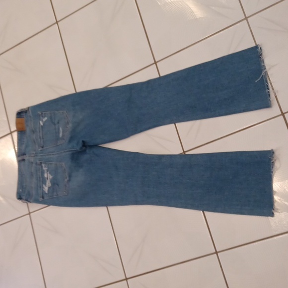 4/$80 American Eagle Outfitters Stretch Distressed Blue Jeans - Size 4 - Picture 4 of 9